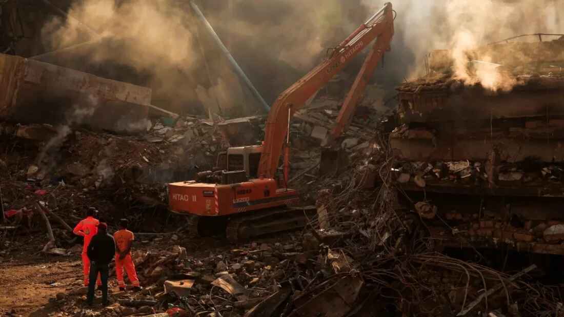 করাচির গুল প্লাজা অগ্নিকাণ্ড: মৃতের সংখ্যা বেড়ে ৬১